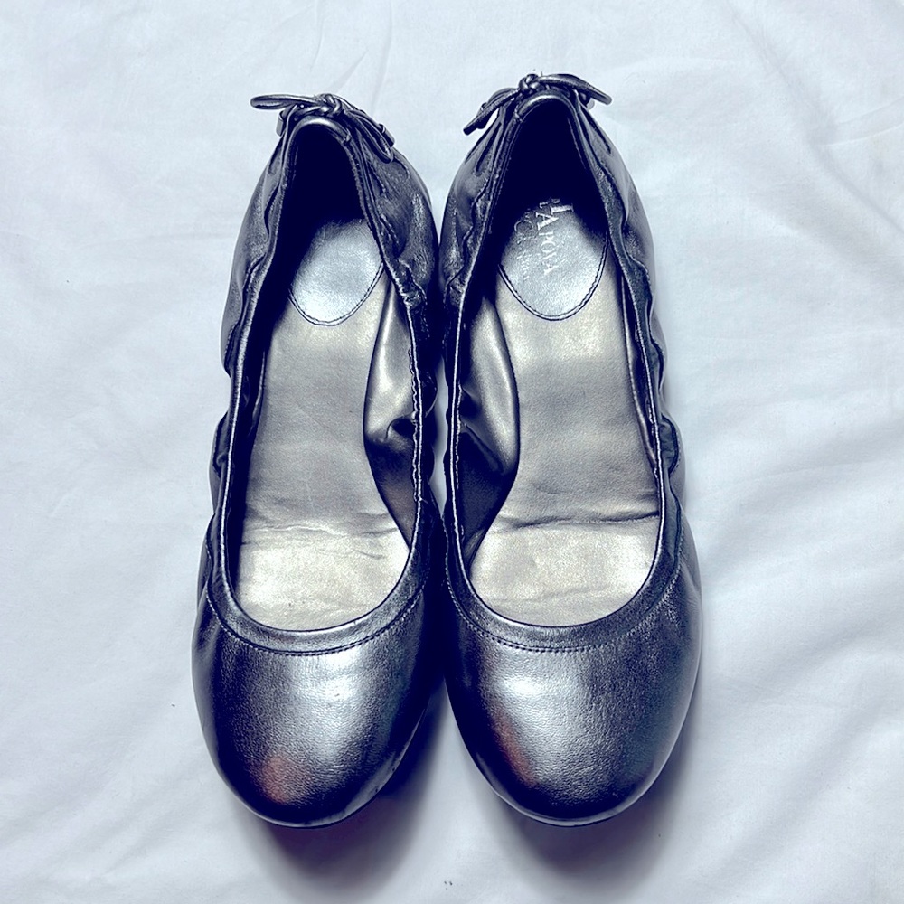 Cole Haan Maria Shapova women silver flat shoes size 9.5 B preowned